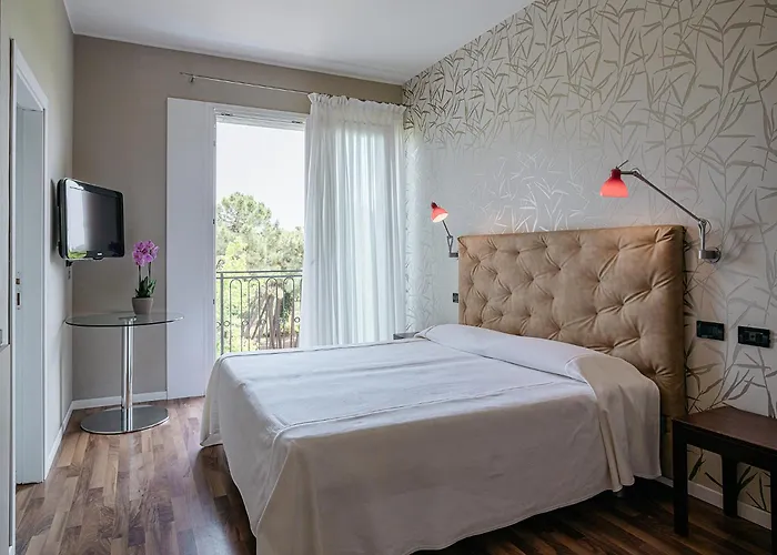 Corallo Марина-Ромеа